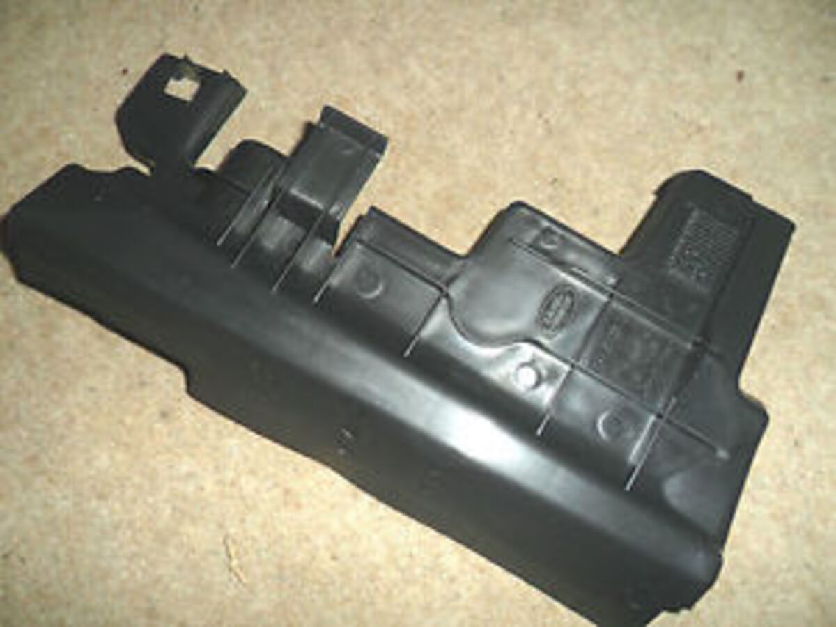 DHN000082 Дефлектор радіатора правий RANGE ROVER SPORT L320 2005-2009 Б/У